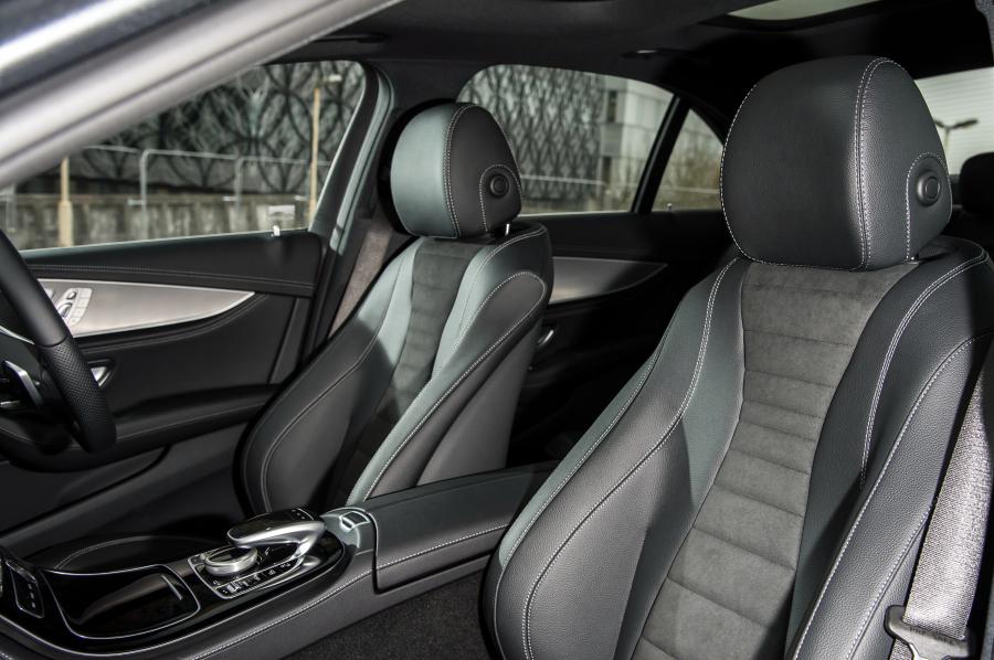 Интерьер Mercedes-Benz E350 e AMG Line 2017 года  (UK) (фото 17 из 28)